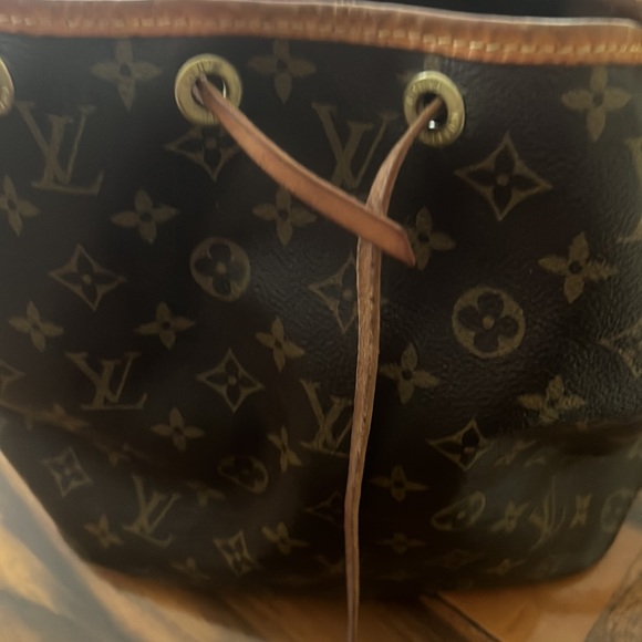 🌸Authentic Louis Vuitton🌸 Reasonable offers please 🌼 - Picture 9 of 16